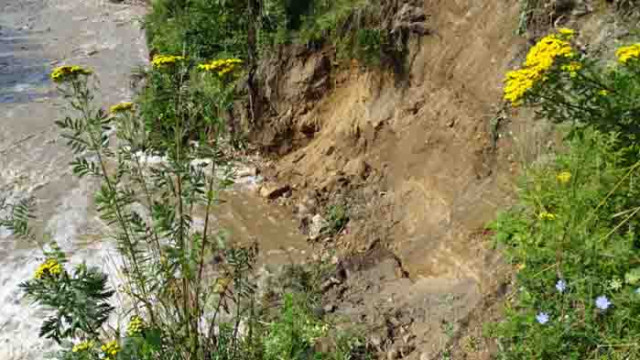 Скатът на Алея първа във Варна се свлече